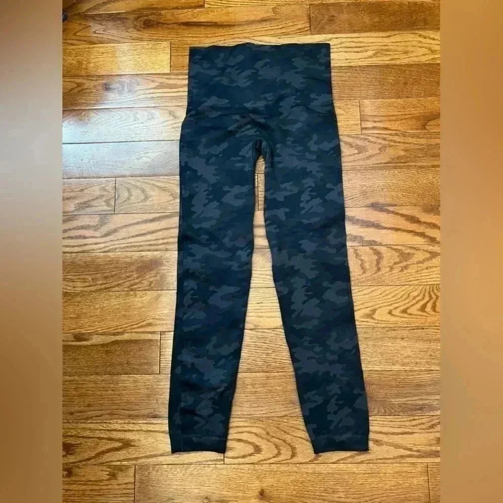Spanx Look at Me Now Seamless Camo Legging’s Sz XL - Picture 2 of 3